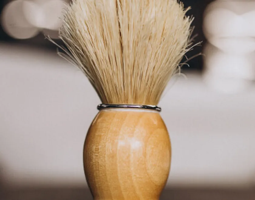 Pennello da barba in setole per la schiuma