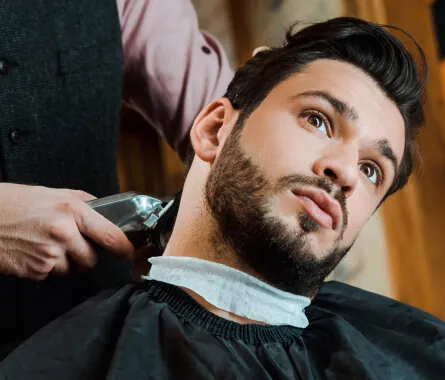 Taglio della barba con macchinetta da Barbéri Shop, barbiere a Torino